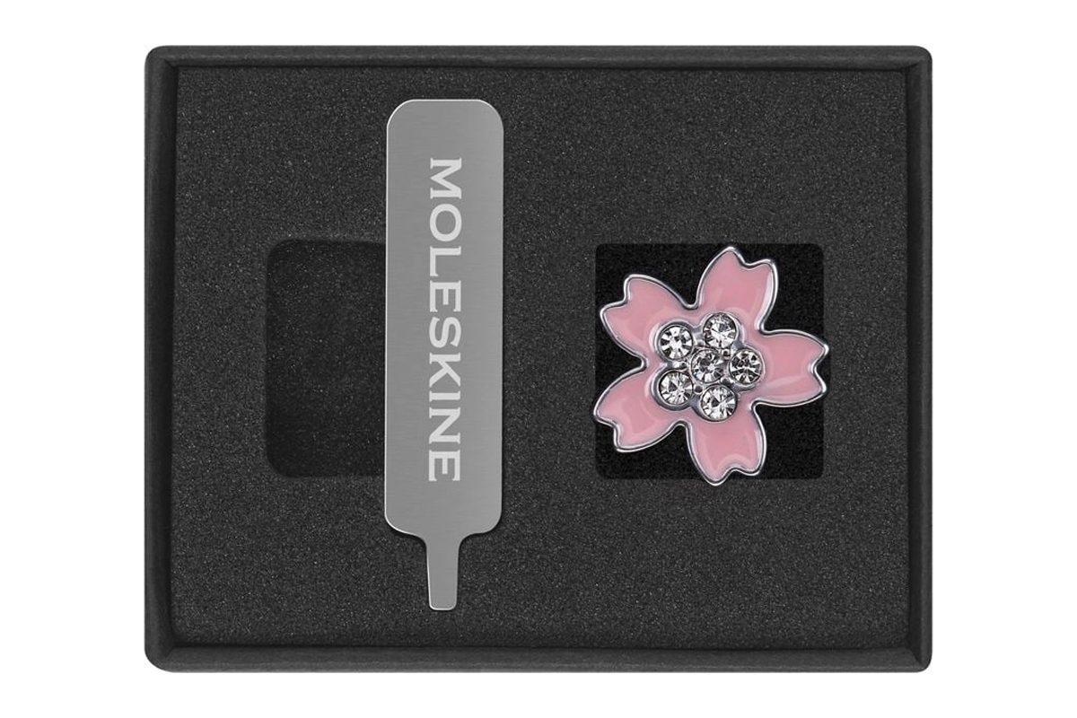 Een Verschijnt 3e week maart - Moleskine Pin Crystal Sakura koop je bij Moleskine.nl